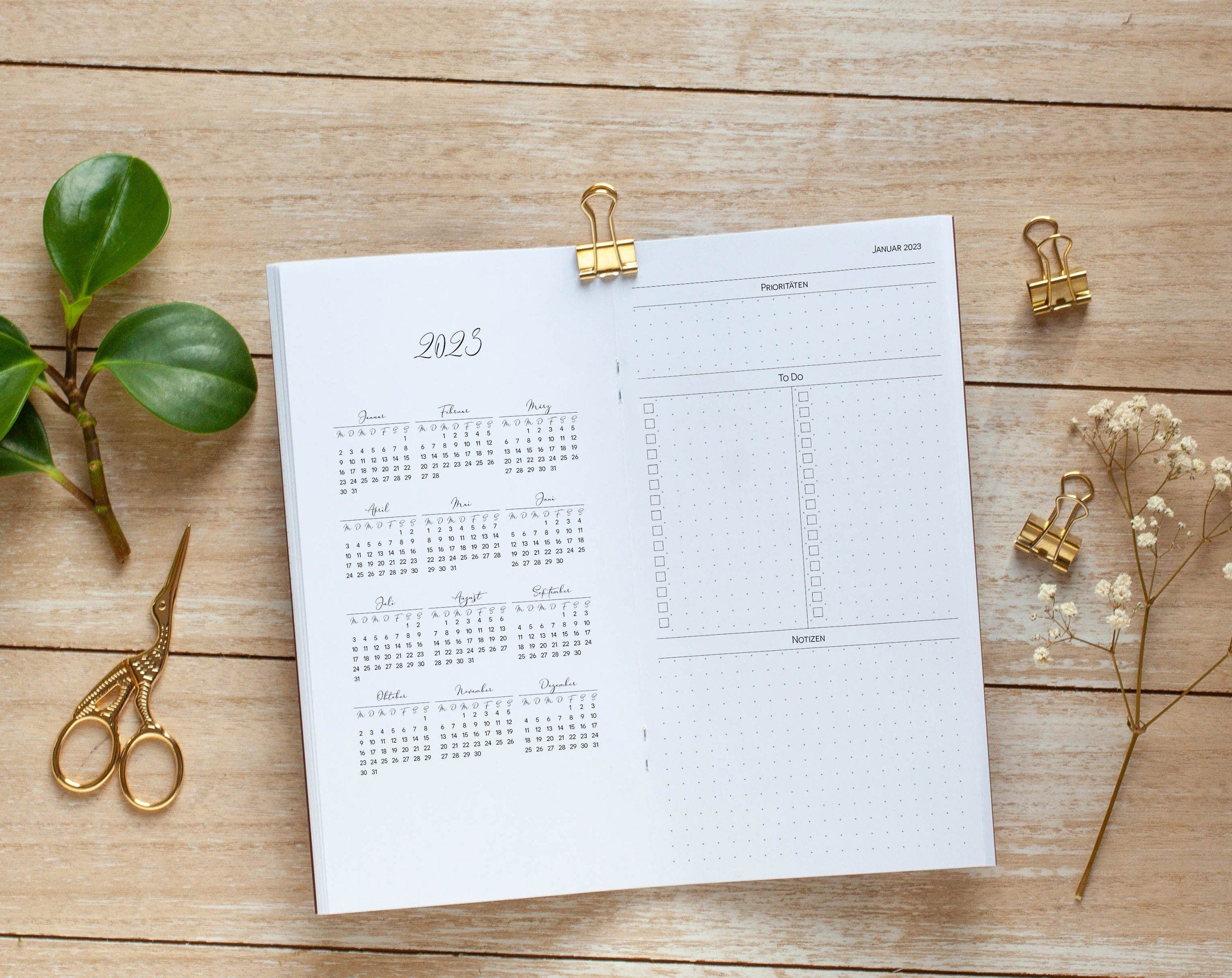 Kalenderheft Regular 1 Monat auf 2 Seiten mit Tracker und Jahresübersicht für TN 2026