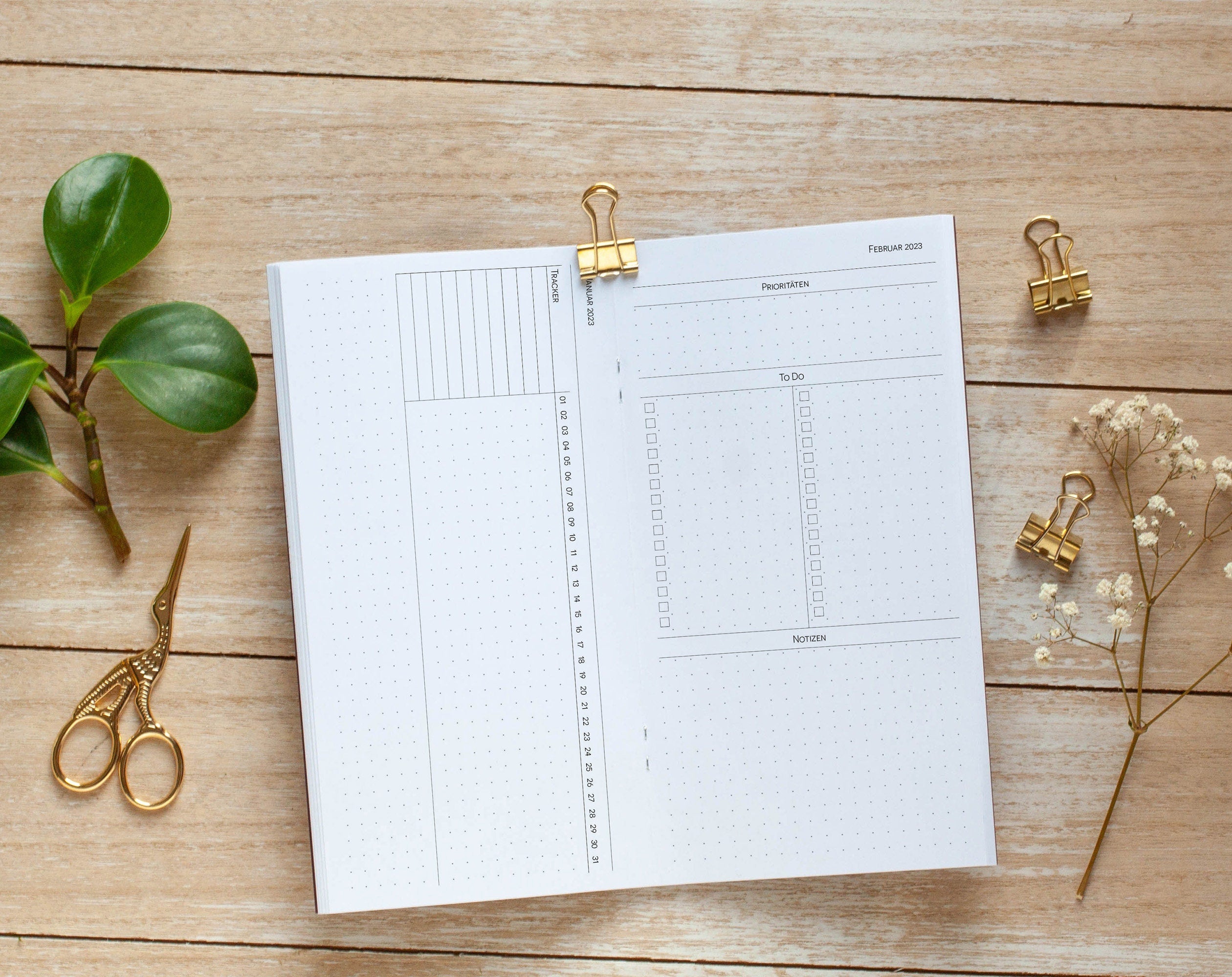 Kalenderheft Regular 1 Monat auf 2 Seiten mit Tracker und Jahresübersicht für TN 2026