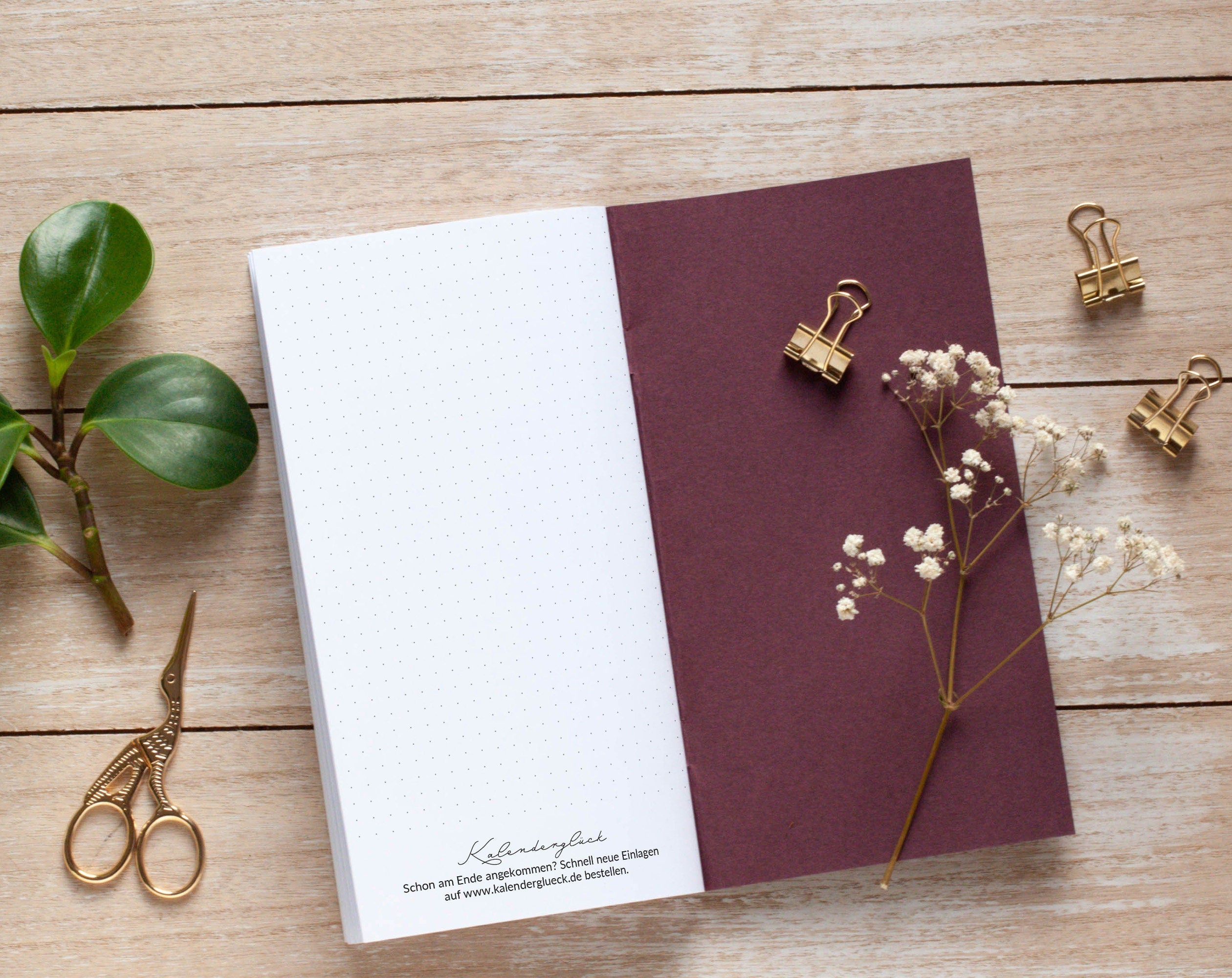 Kalenderheft Regular 1 Monat auf 2 Seiten mit Jahresübersicht punktkariert für TN 2026